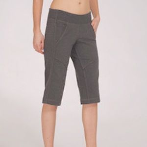 🍋 Lululemon Sing Floss Travel Crop